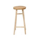 Tabouret de bar en bois de teck naturel Kedut – assise haute artisanale au style bohème