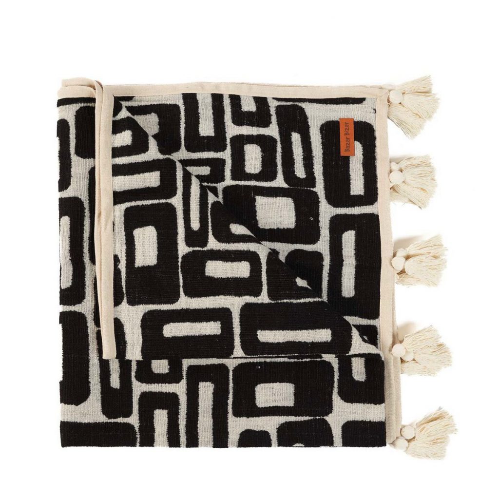 Jeté Aztèque en coton noir naturel, jeté de lit décoratif au motif graphique inspiré, idéal pour une décoration élégante.