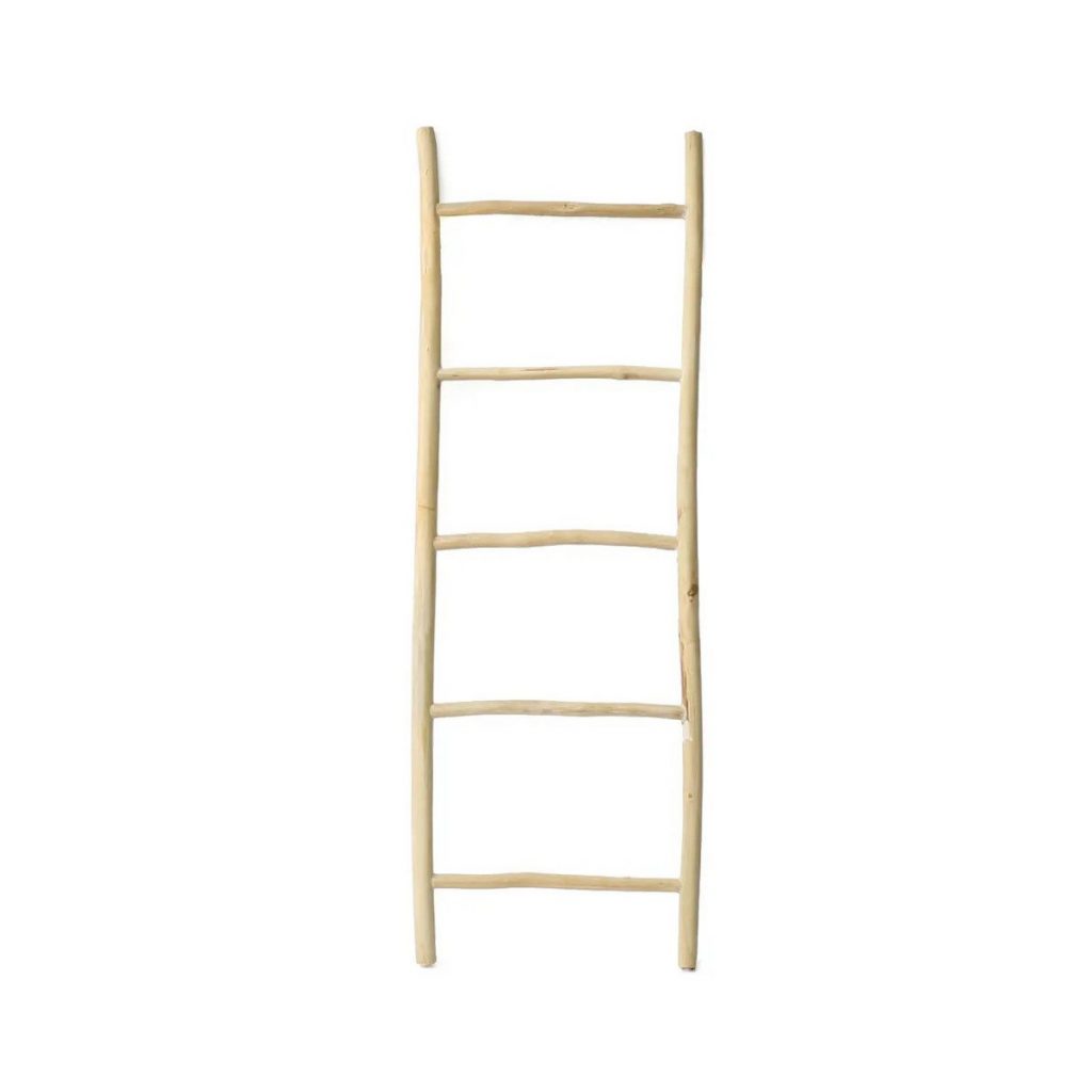 Échelle décorative en bois naturel, rangement design minimaliste pour serviettes et plaids, mobilier décoratif élégant.