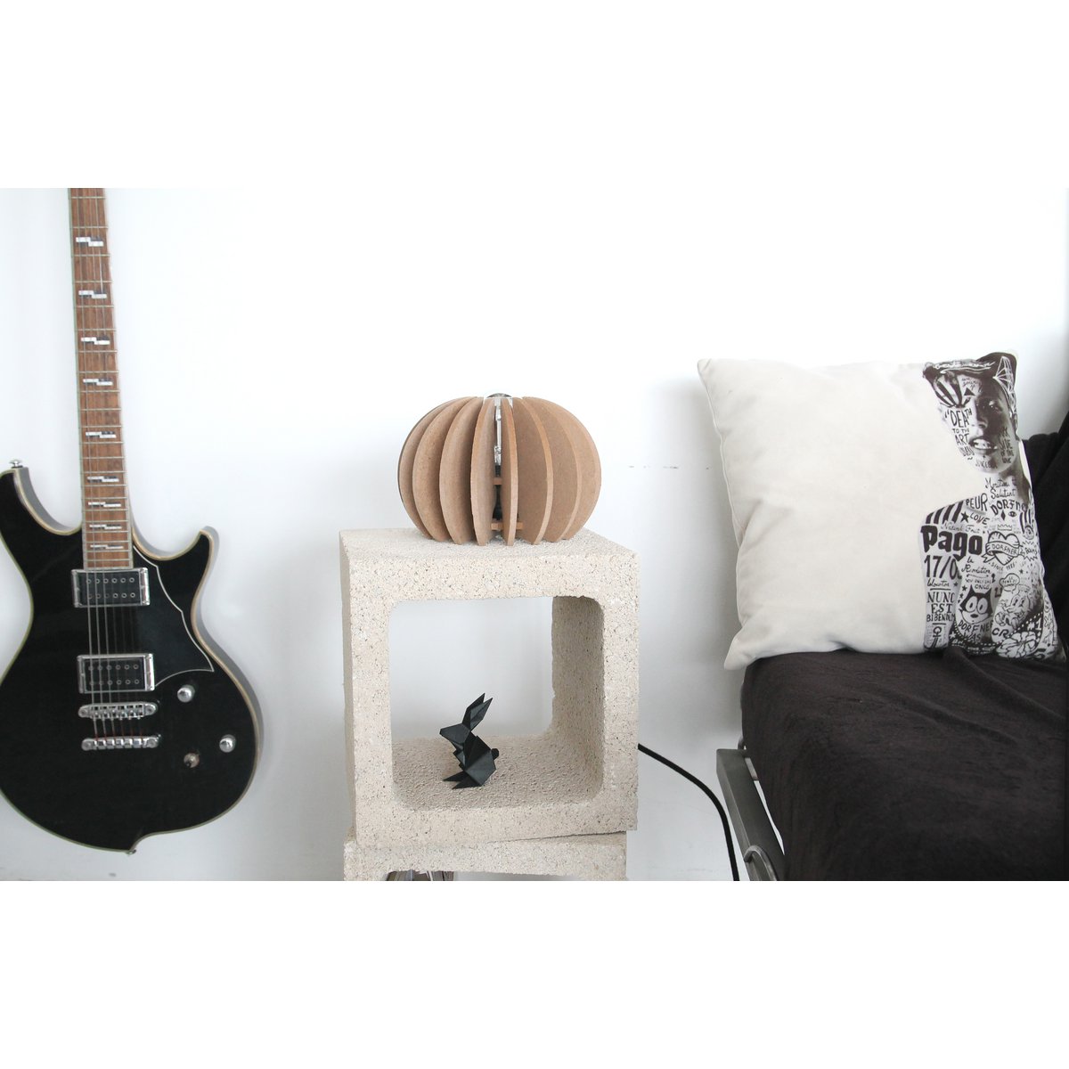 Lampe à poser design en bois – Ø 20 cm – Image 4