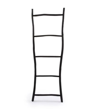 Échelle Tulum noire en bois de teck, échelle décorative minimaliste et élégante pour rangement textile et décoration intérieure.