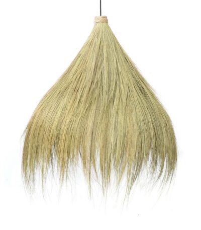 Suspension Rayung Hut en fibres naturelles rayung, luminaire décoratif bohème à grand format diffusant une lumière douce et naturelle.