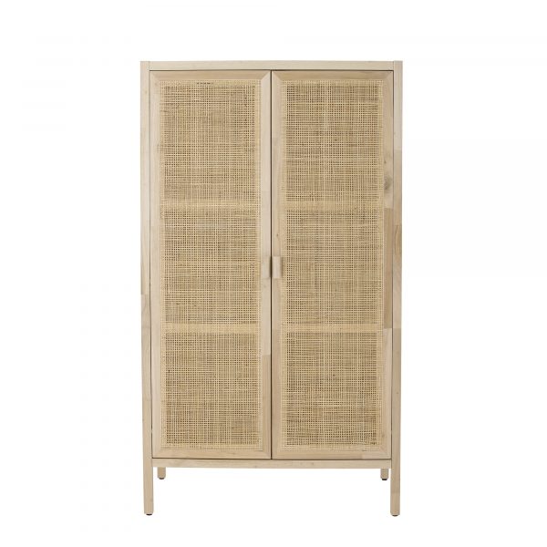 armoire_en_pin_naturel_marikka_esprit_rotin (2) Armoire en pin naturel Marikka avec portes en rotin tressé, meuble de rangement nordique pour intérieur.