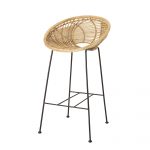 Chaise de bar en rotin Yonne naturel avec structure en métal noir, assise ajourée Bloomingville
