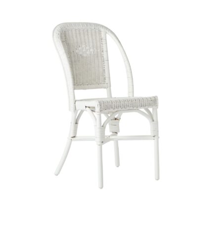 Chaise en rotin laqué blanc Primavera avec dossier motif diamant, assise sans accoudoirs, style salle à manger.