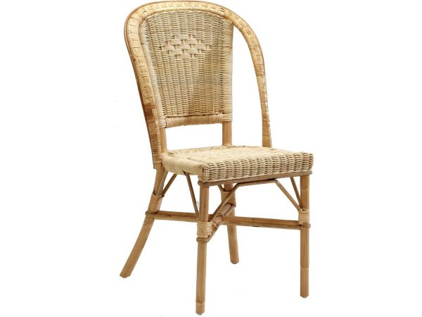 Chaise en rotin Albertine avec dossier motif diamant et tressage en moelle de rotin naturel.