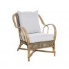 Fauteuil en rotin Nantucket avec coussin déhoussable, accoudoirs et structure en rotin naturel.