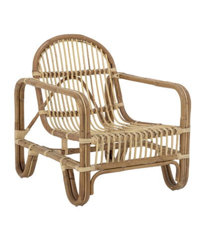 Fauteuil de salon en rotin Baal avec dossier arrondi et accoudoirs enveloppants, fauteuil naturel au style cosy pour intérieur.