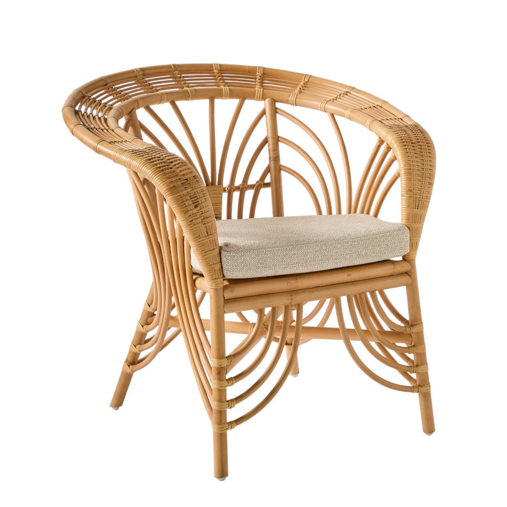 Fauteuil en rotin SHANGHAI avec coussin, design tropical sculptural, intérieur naturel et chaleureux