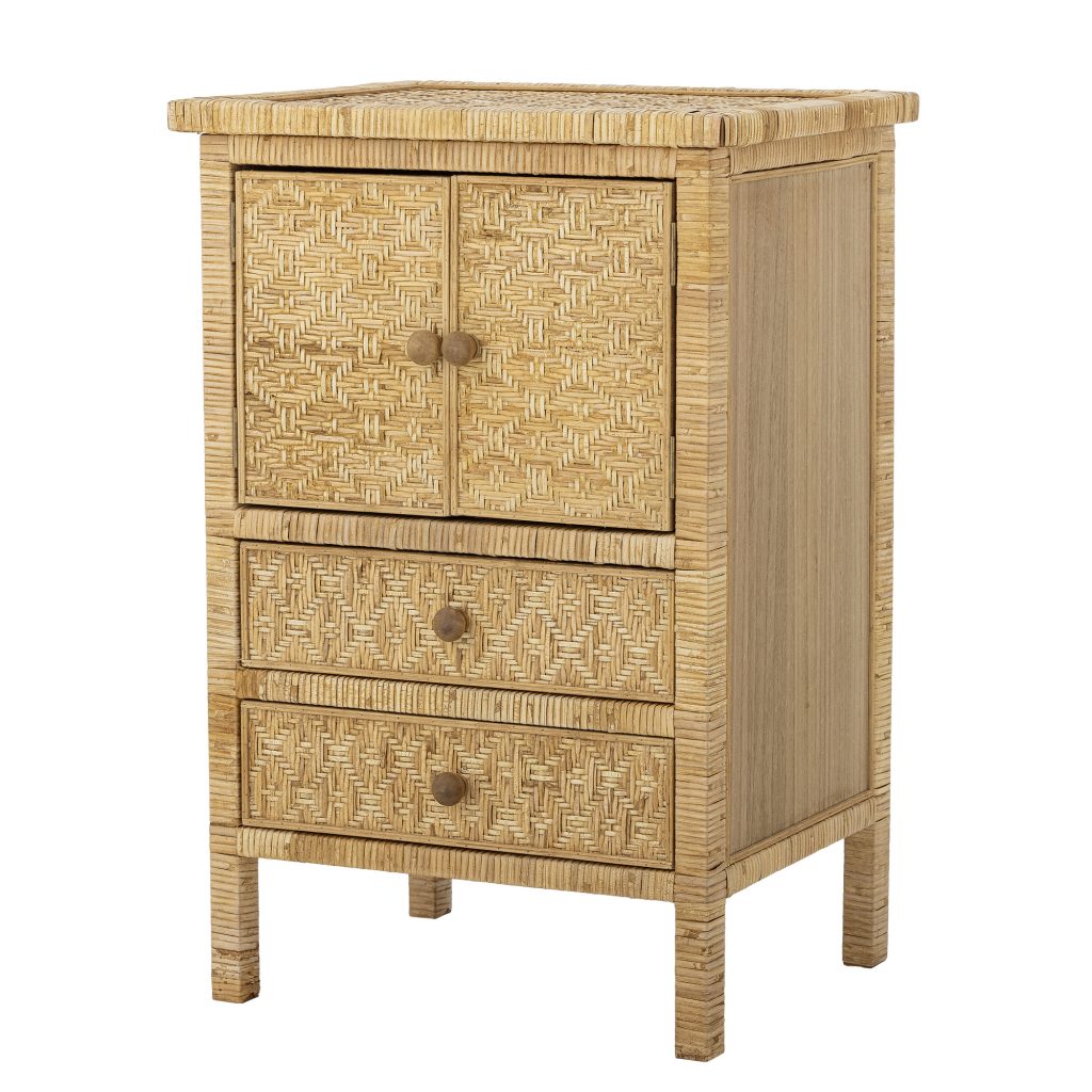 Table de nuit en rotin naturel LORRIS avec tiroirs et porte, petit meuble de rangement en bois et rotin pour intérieur.