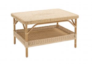 Table basse en rotin rectangulaire Nantucket avec double plateau, motif diamant et structure en canne de rotin naturel.