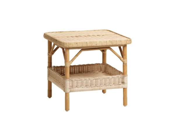 table-basse-rotin-nantucket-carree-esprit-rotin (1) Table basse en rotin carrée Nantucket avec double plateau, motif diamant et structure en canne de rotin naturel.