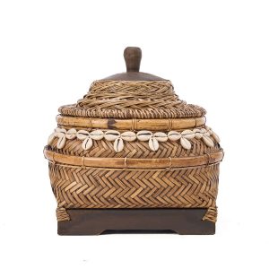 La Boîte au Trésor – Brun en bambou tressé avec coquillages décoratifs