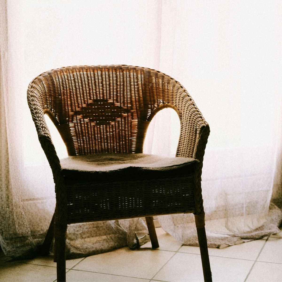 Fauteuil en rotin vintage des années 70 avec tressage traditionnel