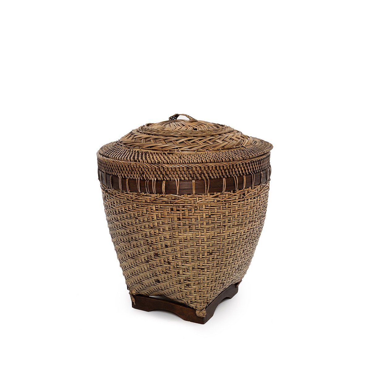 c5393d83-4d6d-478d-8b6d-c8a4d0e79a14_1200x1200_fill.jpg Le Panier de Rangement Colonial – Brun – M en rotin tressé et couvercle