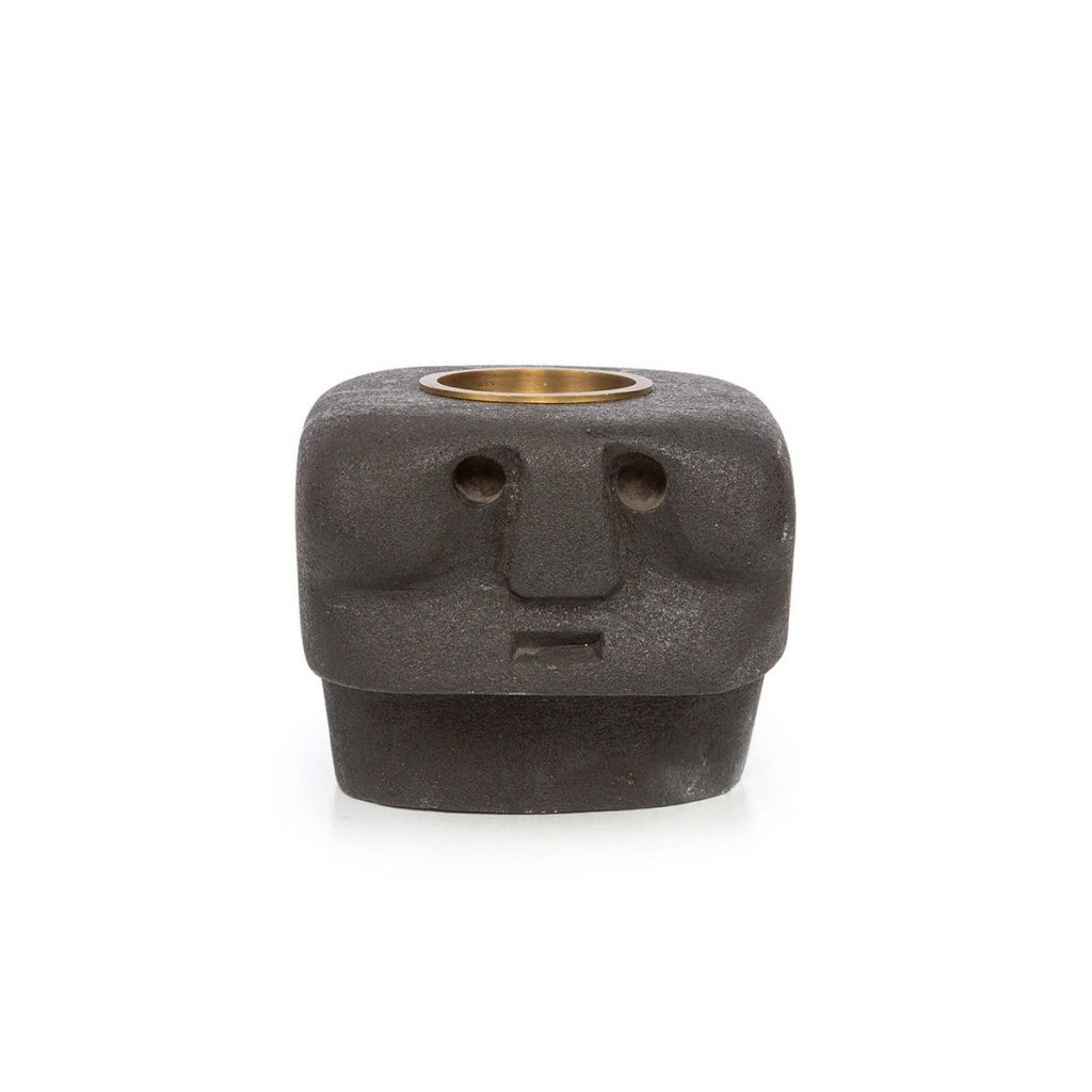 Bougeoir Sumba Stone 27 en pierre noire sculpté visage décoration artisanale