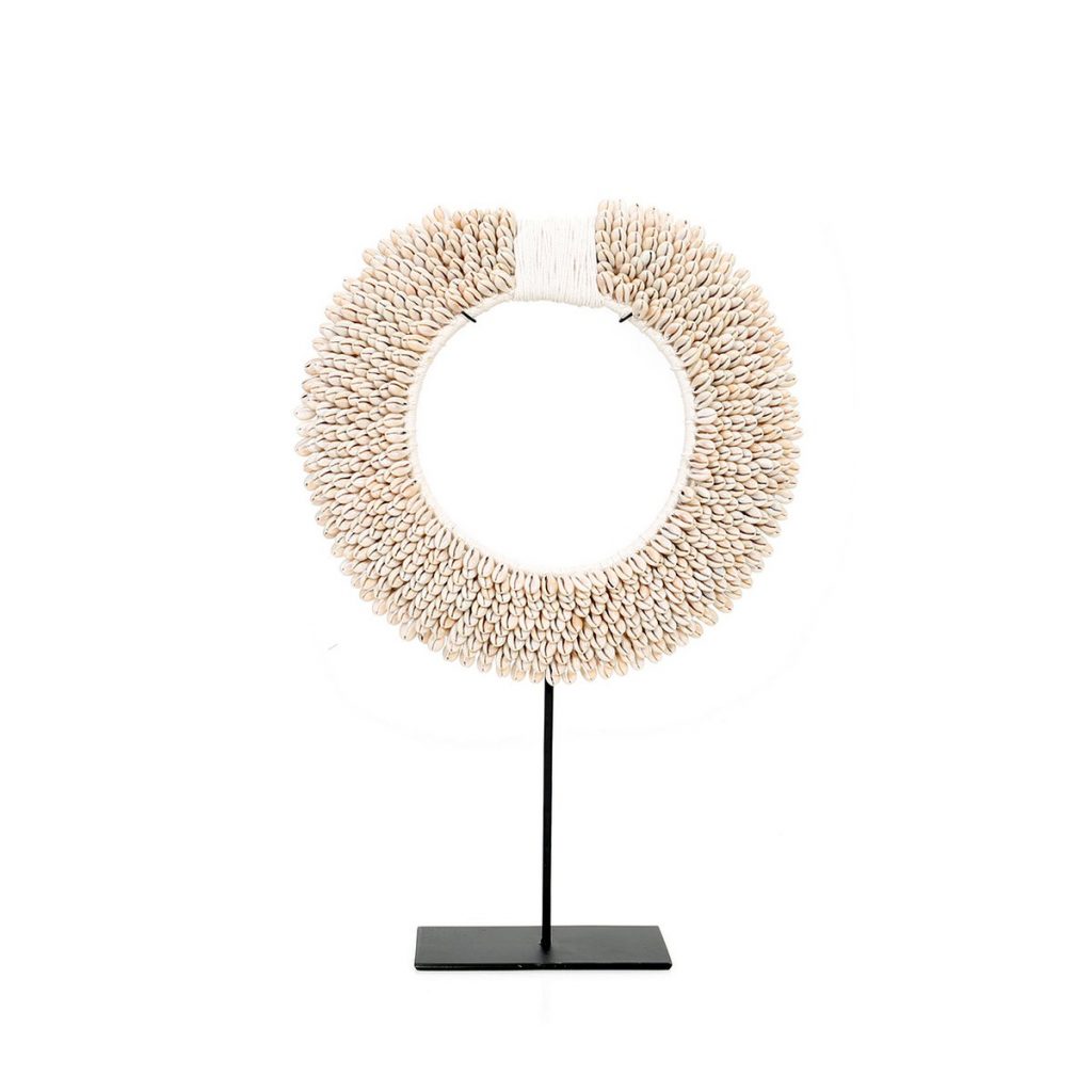 Disque de coquille de Papouasie décoration coquillage blanc sur support noir