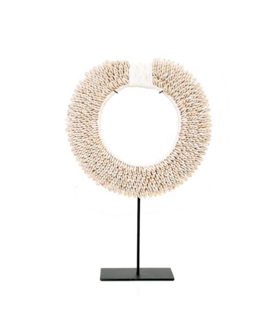 Disque de coquille de Papouasie décoration coquillage blanc sur support noir