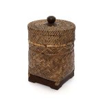 db0c3f3b-c4f9-4b96-9d26-16efcaeb3e08_1200x1200_fill.jpg Panier de Salle de Bain – Rotin Brun tressé avec base en bois