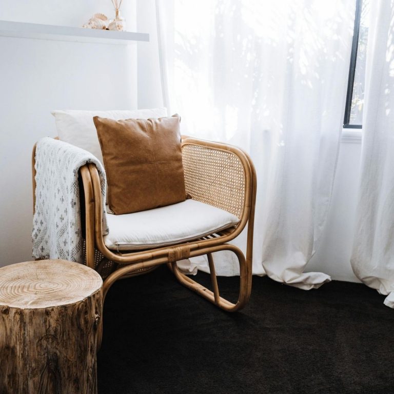 Entretien du rotin naturel : guide simple pour préserver votre mobilier