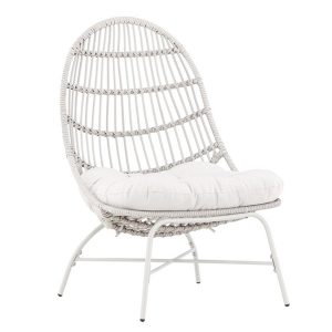 fauteuil_de_jardin_paul_esprit_rotin (1) Fauteuil de jardin Paul beige avec dossier enveloppant et coussin sur terrasse extérieure
