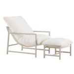 Fauteuil extérieur Corso beige en acier avec coussins et repose-pieds assorti sur terrasse moderne