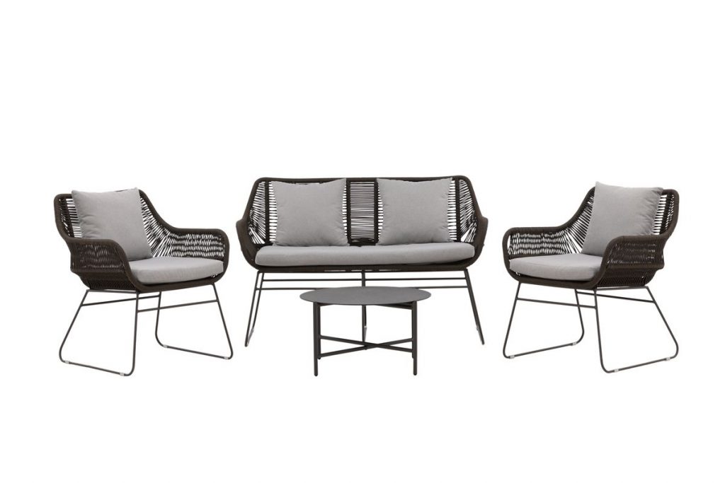 Salon de jardin Davao avec canapé 2 places, deux fauteuils et table ronde en corde brune et coussins gris