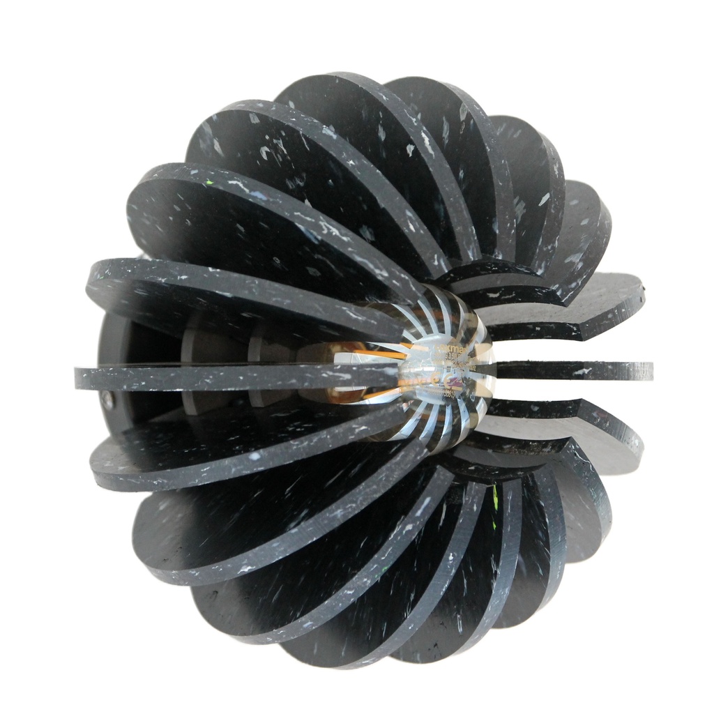 Applique Boule Wrecking noir terrazzo en plastique recyclé design mural contemporain avec motif graphique