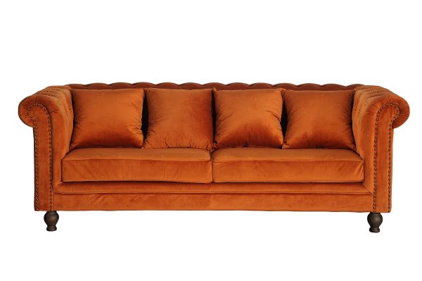 Canapés 3 places en velours orange rouille Vermont Canapé 3 places en velours orange rouille avec dossier capitonné, finitions cloutées et pieds en bois