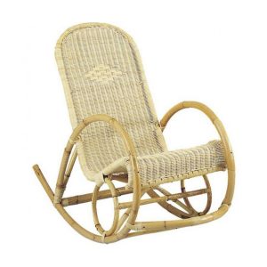 Rocking-chair Berthe en rotin naturel avec tressage en moelle de rotin, dossier haut et structure à bascule