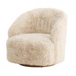 Fauteuil Asiel en fourrure beige avec assise confortable et formes arrondies