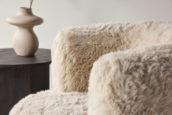 Fauteuil Gerry en fourrure blanc cassé
