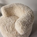 Fauteuil Gerry en fourrure blanc cassé