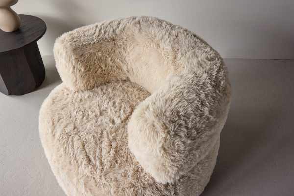 Fauteuil Gerry en fourrure blanc cassé
