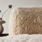 Fauteuil Gerry en fourrure blanc cassé