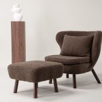 Fauteuil Rye tissu teddy marron avec repose-pieds (3) Fauteuil de salon Hadol à dossier haut