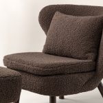 Fauteuil Rye tissu teddy marron avec repose-pieds (5) Fauteuil de salon Hadol à dossier haut
