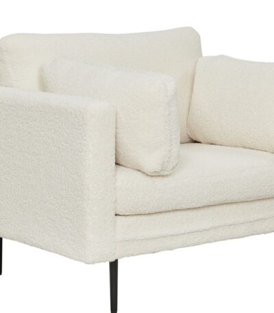 Fauteuil de salon Bosco blanc teddy avec assise profonde et revêtement texturé dans un intérieur contemporain