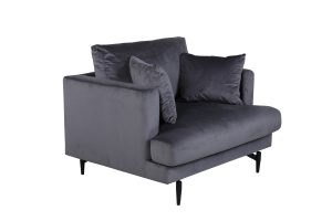 Fauteuil de salon gris Soren en velours avec assise profonde et pieds acier noir dans un intérieur contemporain