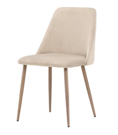 Chaise de salle à manger beige Niza lot de 2 avec revêtement velours et pieds effet bois noyer dans un intérieur contemporain