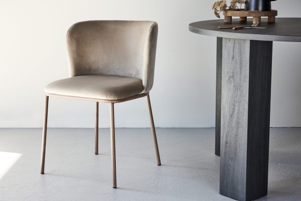 chaise de salle a manger edona beige (3) Chaise de salle à manger beige Edona – lot de 2