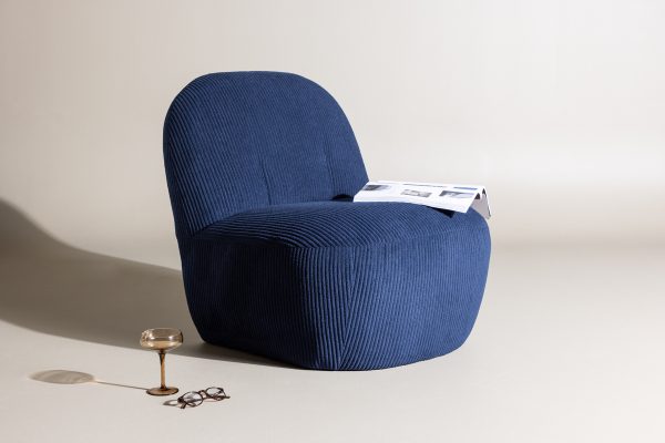 Fauteuil en velours bleu Maho
