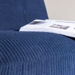 Fauteuil en velours bleu Maho