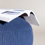 Fauteuil en velours bleu Maho